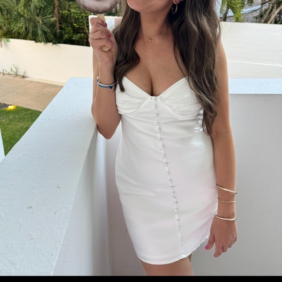 Devoted heart satin mini dress in pure white - Picture 5 of 6